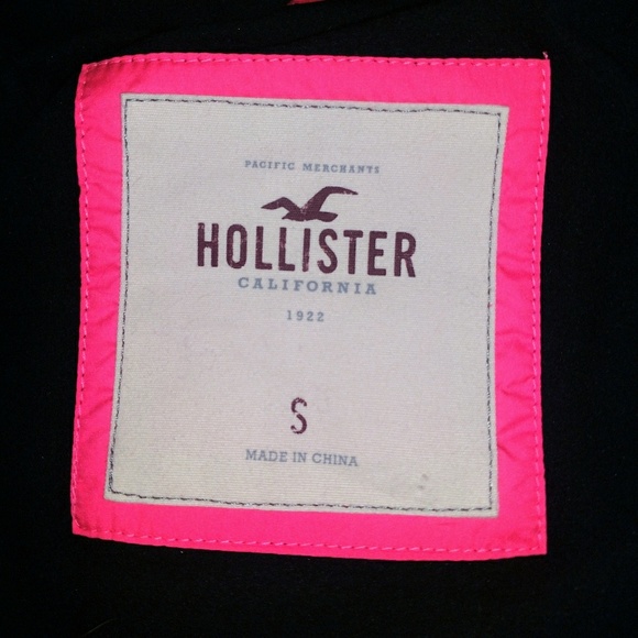 Hollister Puffy Coat - Picture 2 of 6